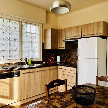 Holiday home Maison T4 A Cambo-les-bains: 5 Couchages, Jardin Arbore, Balcon, Cheminee, Animaux Acceptes, Wi-fi Fibre - Fr-1-495-114 *