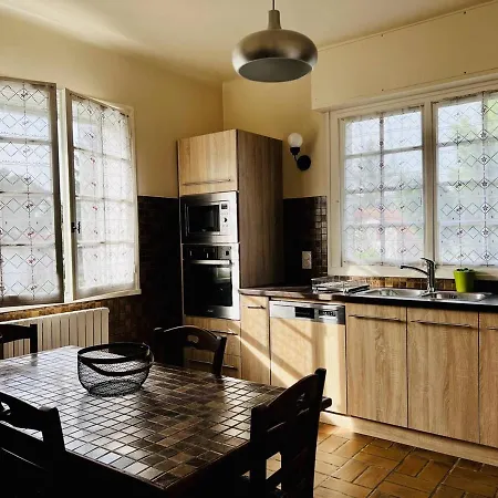 Maison T4 A Cambo-les-bains: 5 Couchages, Jardin Arbore, Balcon, Cheminee, Animaux Acceptes, Wi-fi Fibre - Fr-1-495-114 * Cambo-les-Bains