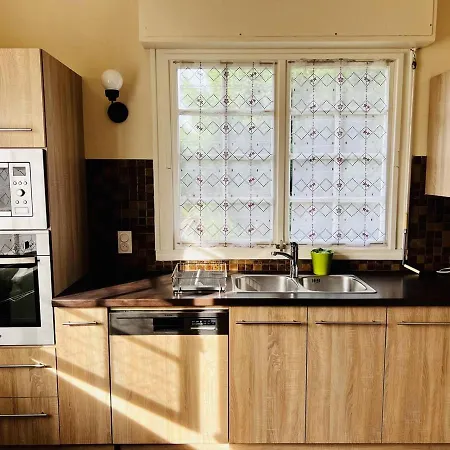 Holiday home Maison T4 A Cambo-les-bains: 5 Couchages, Jardin Arbore, Balcon, Cheminee, Animaux Acceptes, Wi-fi Fibre - Fr-1-495-114