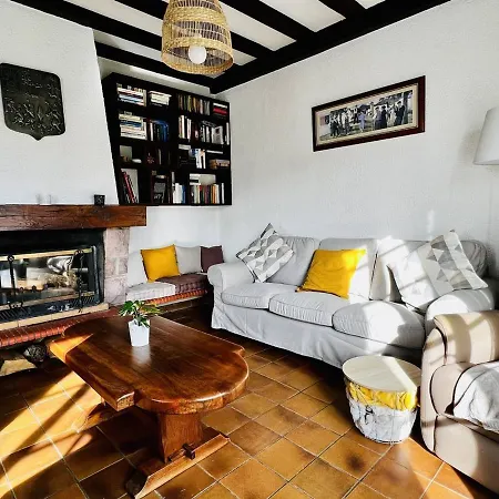 Maison T4 A Cambo-les-bains: 5 Couchages, Jardin Arbore, Balcon, Cheminee, Animaux Acceptes, Wi-fi Fibre - Fr-1-495-114 Holiday home Cambo-les-Bains