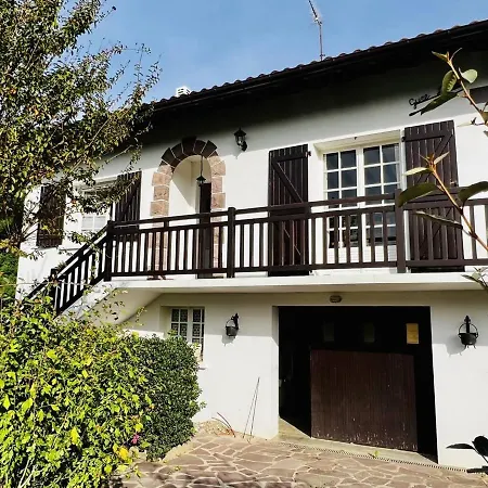 Maison T4 A Cambo-les-bains: 5 Couchages, Jardin Arbore, Balcon, Cheminee, Animaux Acceptes, Wi-fi Fibre - Fr-1-495-114 קמבו-לה-באן