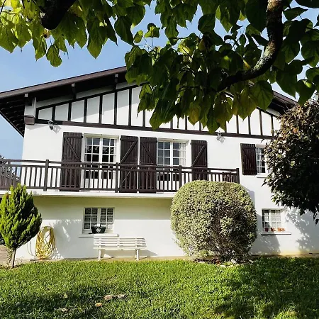 Maison T4 A Cambo-les-bains: 5 Couchages, Jardin Arbore, Balcon, Cheminee, Animaux Acceptes, Wi-fi Fibre - Fr-1-495-114 בית נופש קמבו-לה-באן
